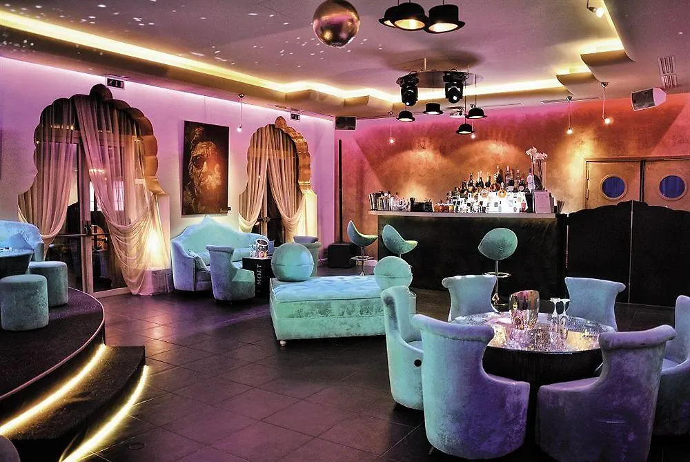 ****  Hotel 3.14 Cannes France